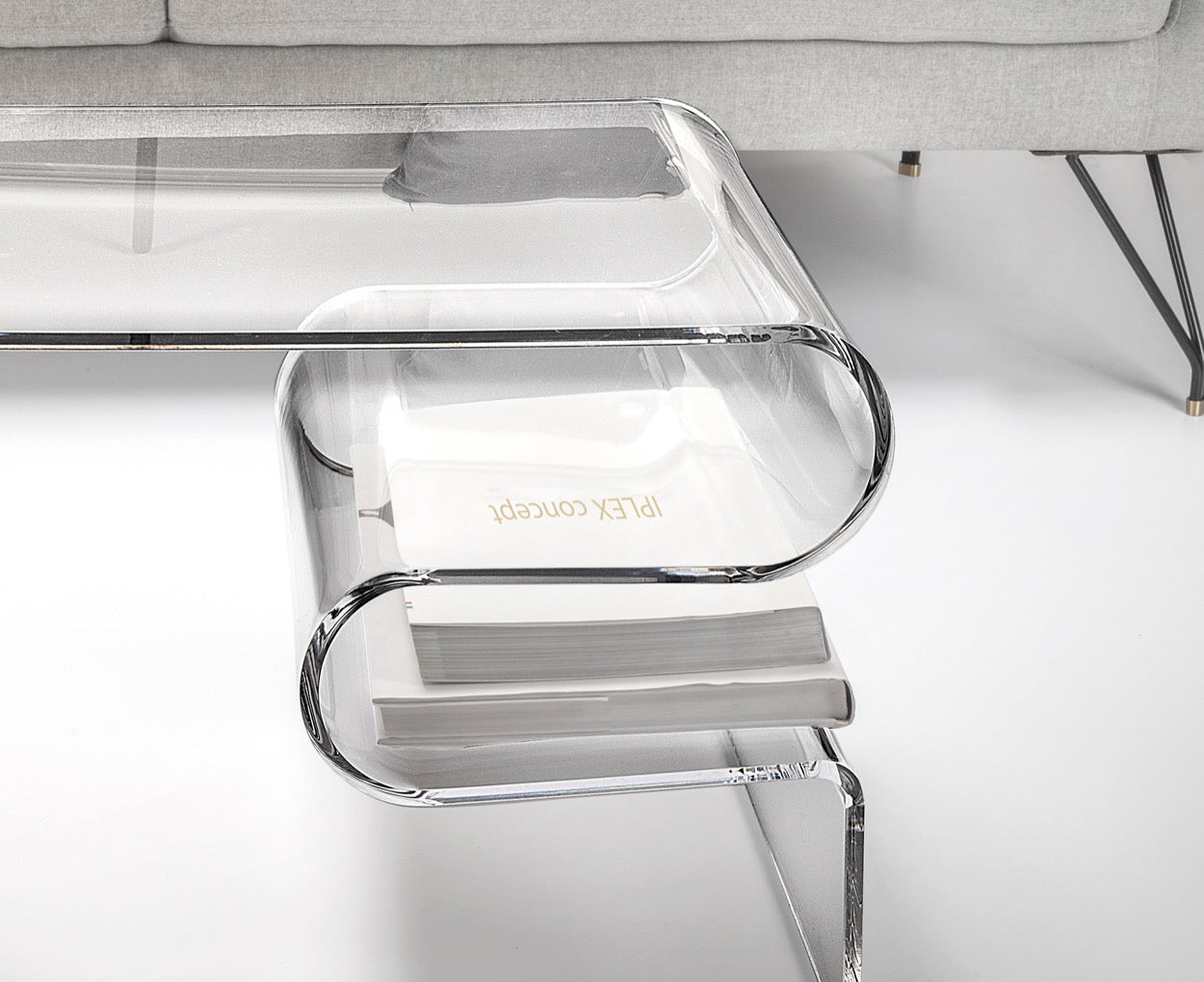 CURVY  COFFEE  TABLE