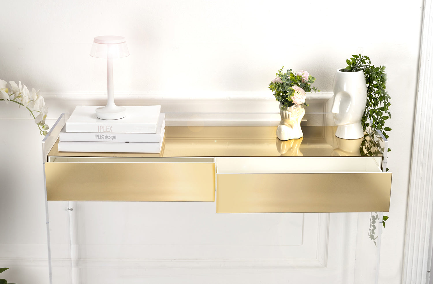 MARIE  CLAIRE  CONSOLLE  GOLD