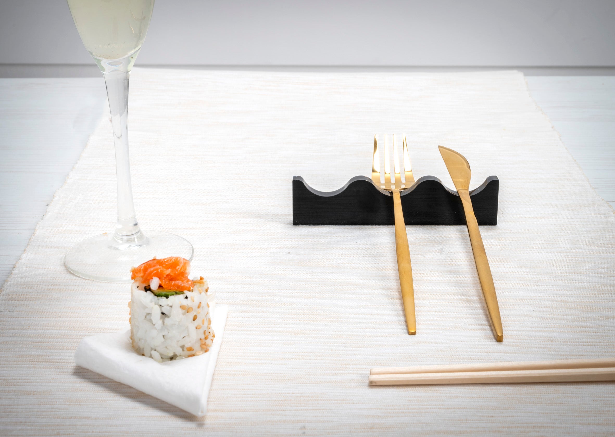 KIT 4 SERVING POGGIA POSATE 3 SEDI NERO
