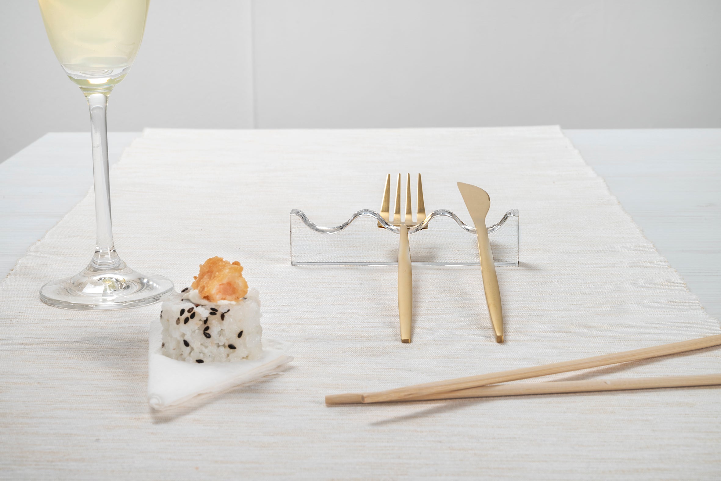 KIT  4  SERVING  POGGIA  POSATE  3  SEDI  TRASPARENTE